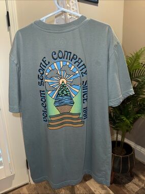 Boys Volcom Sage Green Short Sleeve size medium 10/12